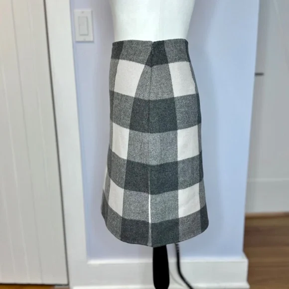 Weekend Max Mara large check-grey/white wool knee-length skirt. NEW w/tags! - Picture 2 of 9